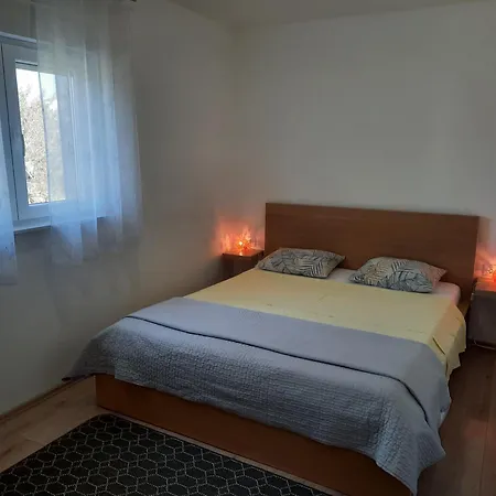 Schoenes In Mit Terrasse Appartement Banjole